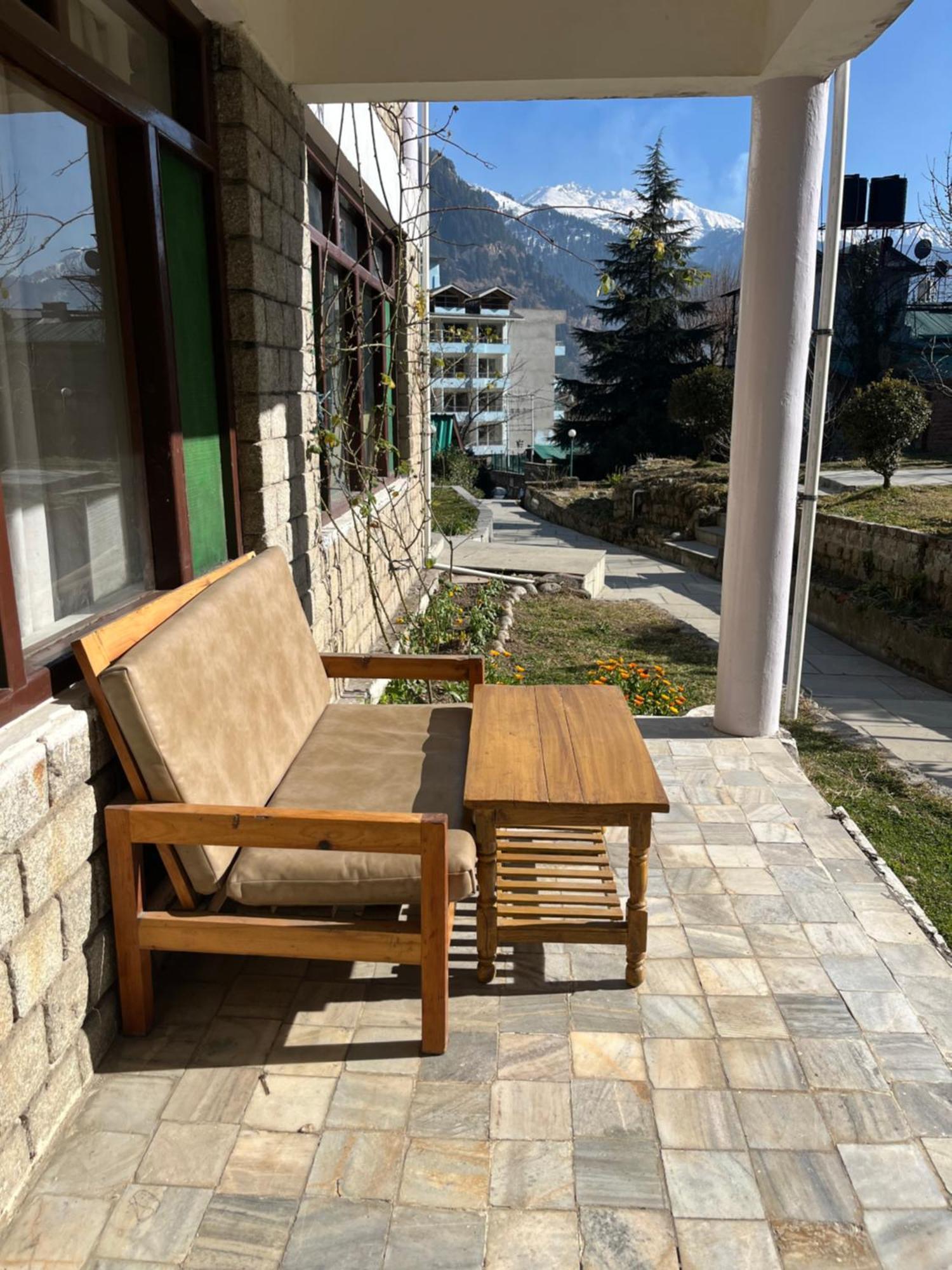 Tourist Hotel 10 Minutes Walking Distance From The Mall Manāli Exterior foto