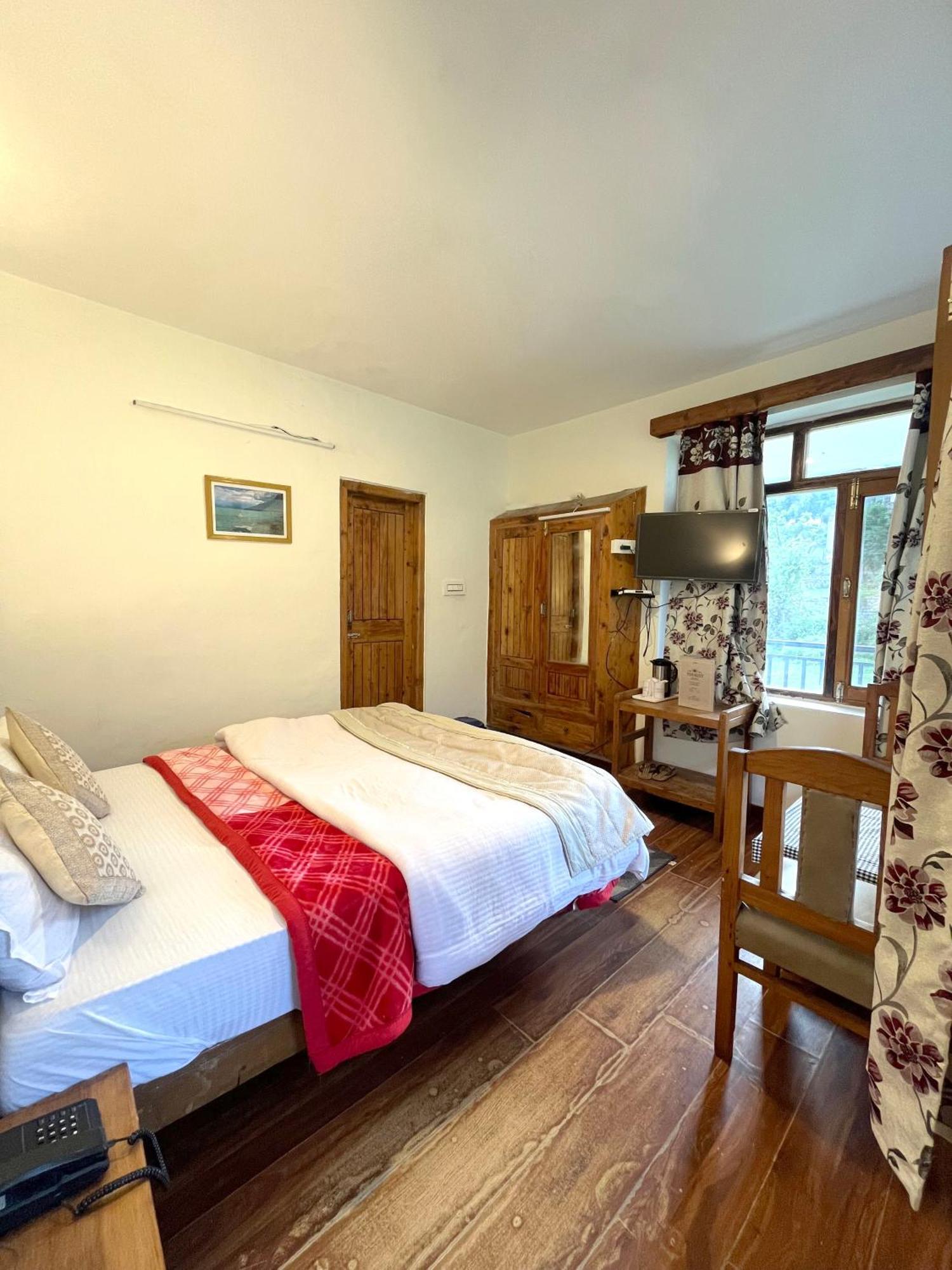 Tourist Hotel 10 Minutes Walking Distance From The Mall Manāli Exterior foto