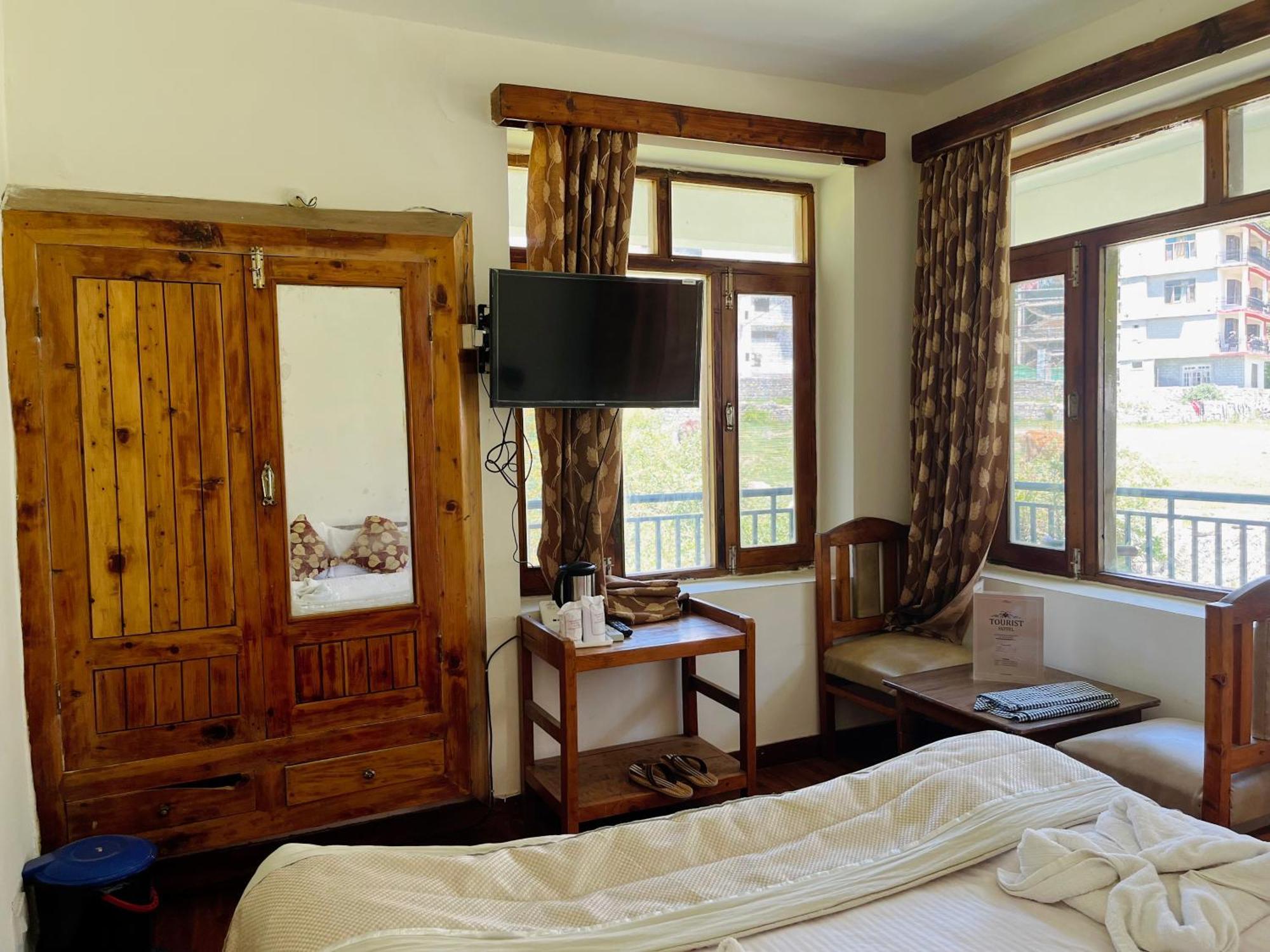 Tourist Hotel 10 Minutes Walking Distance From The Mall Manāli Exterior foto
