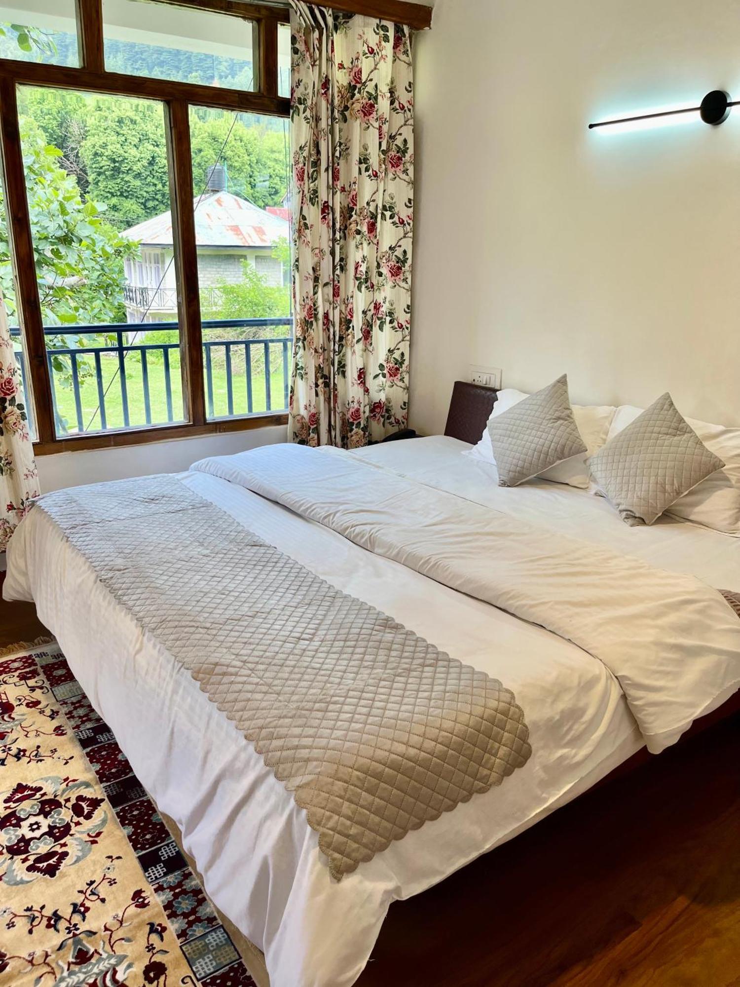 Tourist Hotel 10 Minutes Walking Distance From The Mall Manāli Exterior foto