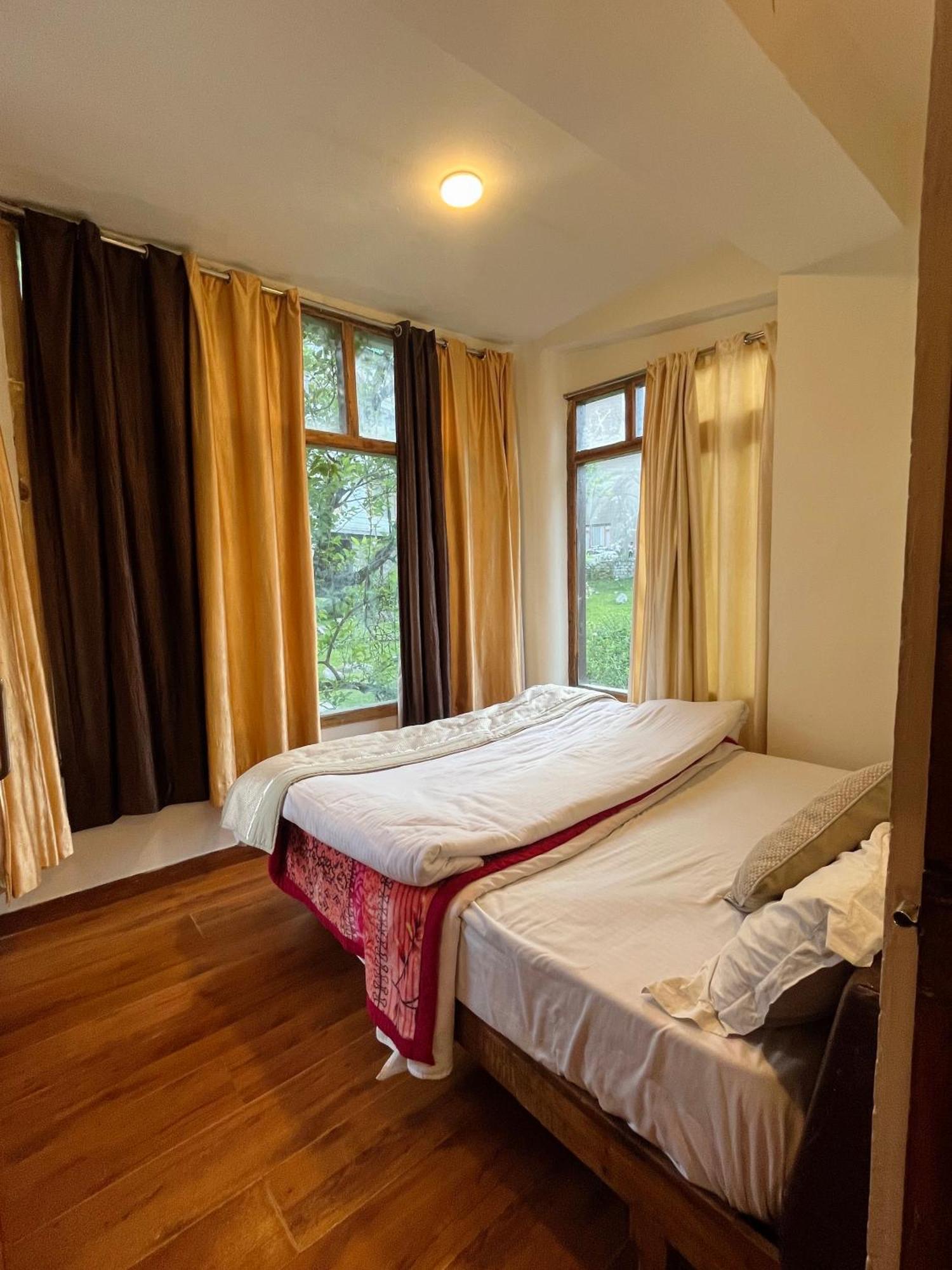 Tourist Hotel 10 Minutes Walking Distance From The Mall Manāli Exterior foto
