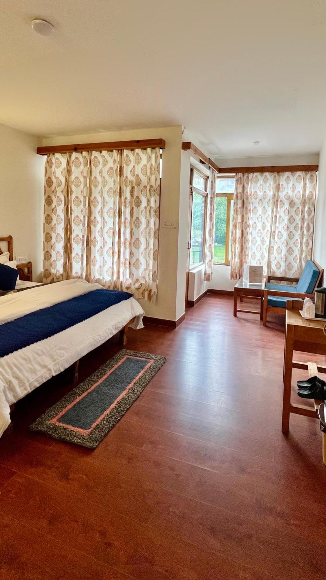 Tourist Hotel 10 Minutes Walking Distance From The Mall Manāli Exterior foto